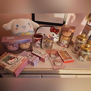 HUGE Hello Kitty Lot! ♡